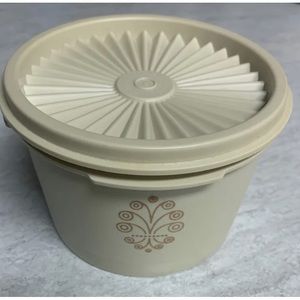 Vintage tupperware Small Servalier Round 2.5 cups Beige 1297-13 Autumn Harvest